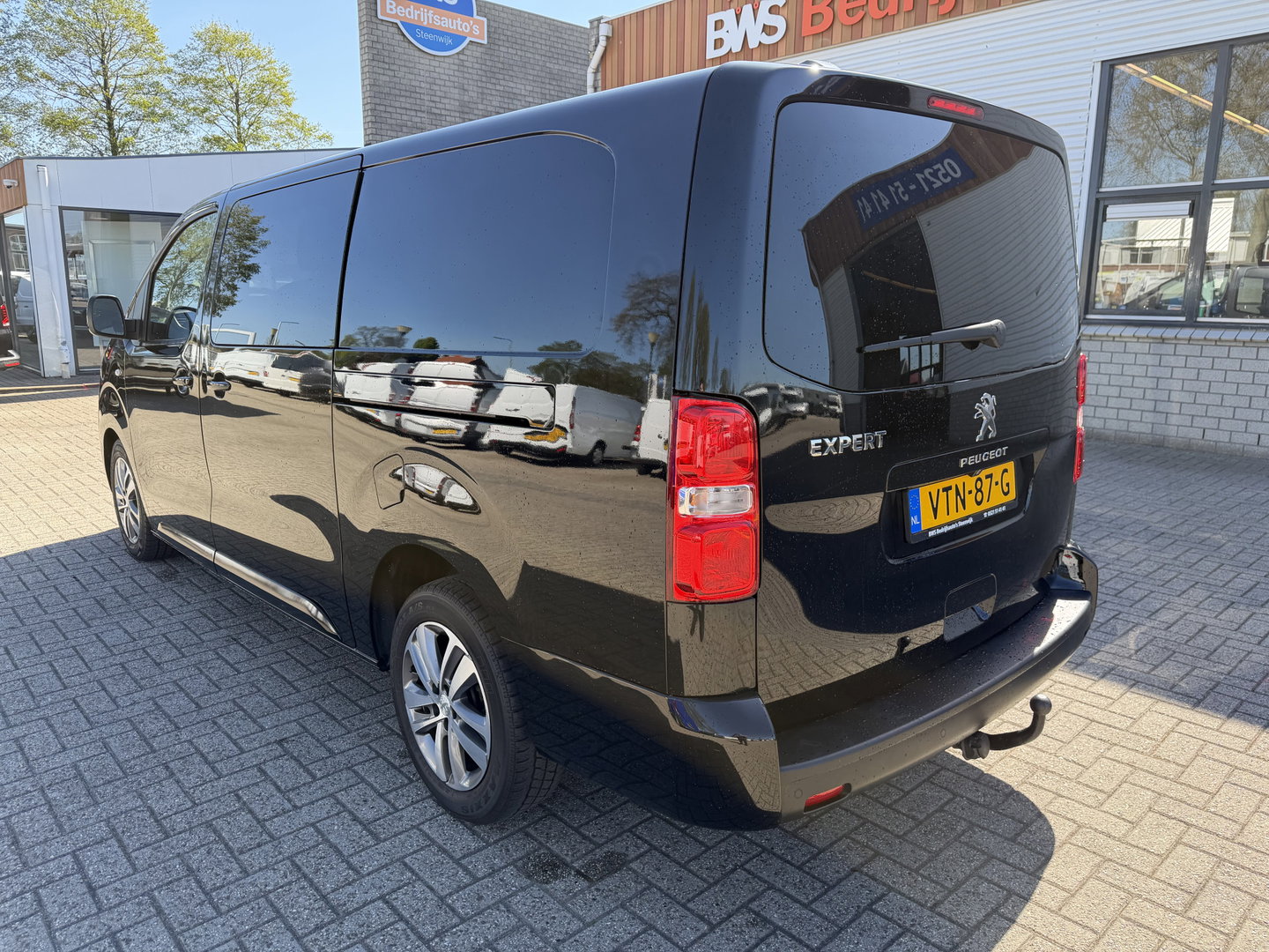 Peugeot Expert 2.0 BlueHDI 177pk automaat S&S L3H1 DC 5 persoons / vaste prijs rijklaar € 27.950 ex btw / lease vanaf € 456 / dubbele schuifdeur / euro 6 / bpm vrij / airco / cruise / navi / trekhaak !