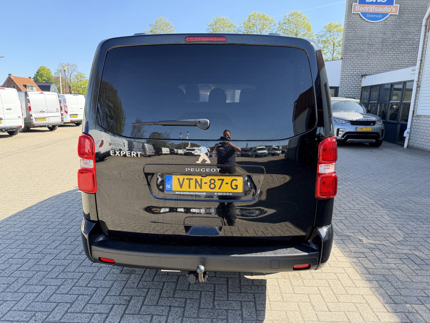 Peugeot Expert 2.0 BlueHDI 177pk automaat S&S L3H1 DC 5 persoons / vaste prijs rijklaar € 27.950 ex btw / lease vanaf € 456 / dubbele schuifdeur / euro 6 / bpm vrij / airco / cruise / navi / trekhaak !