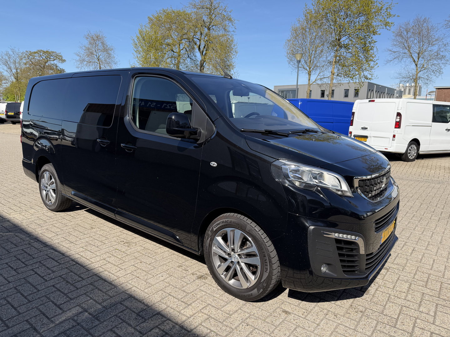 Peugeot Expert 2.0 BlueHDI 177pk automaat S&S L3H1 DC 5 persoons / vaste prijs rijklaar € 27.950 ex btw / lease vanaf € 456 / dubbele schuifdeur / euro 6 / bpm vrij / airco / cruise / navi / trekhaak !