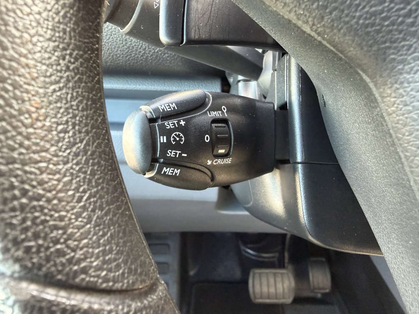 Peugeot Expert 2.0 BlueHDI 177pk automaat S&S L3H1 DC 5 persoons / vaste prijs rijklaar € 27.950 ex btw / lease vanaf € 456 / dubbele schuifdeur / euro 6 / bpm vrij / airco / cruise / navi / trekhaak !