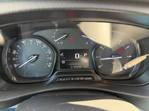 Peugeot Expert 2.0 BlueHDI 177pk automaat S&S L3H1 DC 5 persoons / vaste prijs rijklaar € 27.950 ex btw / lease vanaf € 456 / dubbele schuifdeur / euro 6 / bpm vrij / airco / cruise / navi / trekhaak !