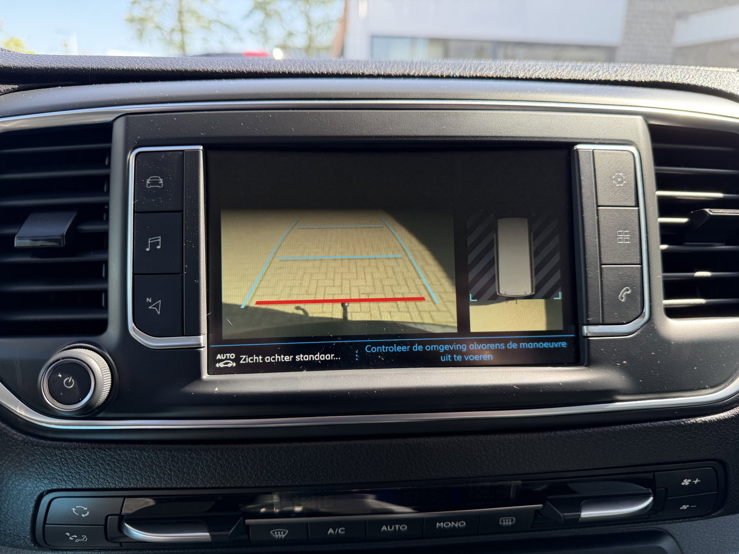 Peugeot Expert 2.0 BlueHDI 177pk automaat S&S L3H1 DC 5 persoons / vaste prijs rijklaar € 27.950 ex btw / lease vanaf € 456 / dubbele schuifdeur / euro 6 / bpm vrij / airco / cruise / navi / trekhaak !