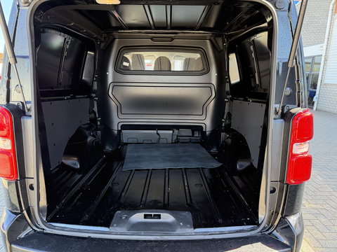 Peugeot Expert 2.0 BlueHDI 177pk automaat S&S L3H1 DC 5 persoons / vaste prijs rijklaar € 27.950 ex btw / lease vanaf € 456 / dubbele schuifdeur / euro 6 / bpm vrij / airco / cruise / navi / trekhaak !