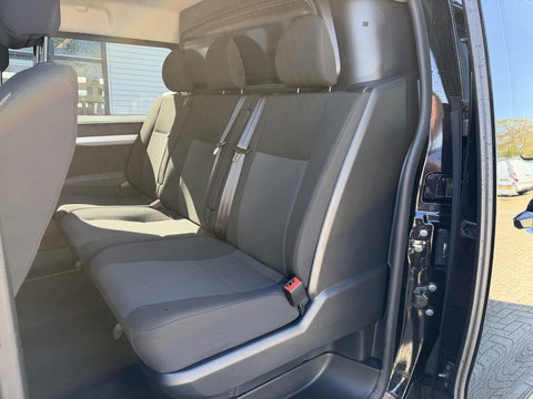 Peugeot Expert 2.0 BlueHDI 177pk automaat S&S L3H1 DC 5 persoons / vaste prijs rijklaar € 27.950 ex btw / lease vanaf € 456 / dubbele schuifdeur / euro 6 / bpm vrij / airco / cruise / navi / trekhaak !