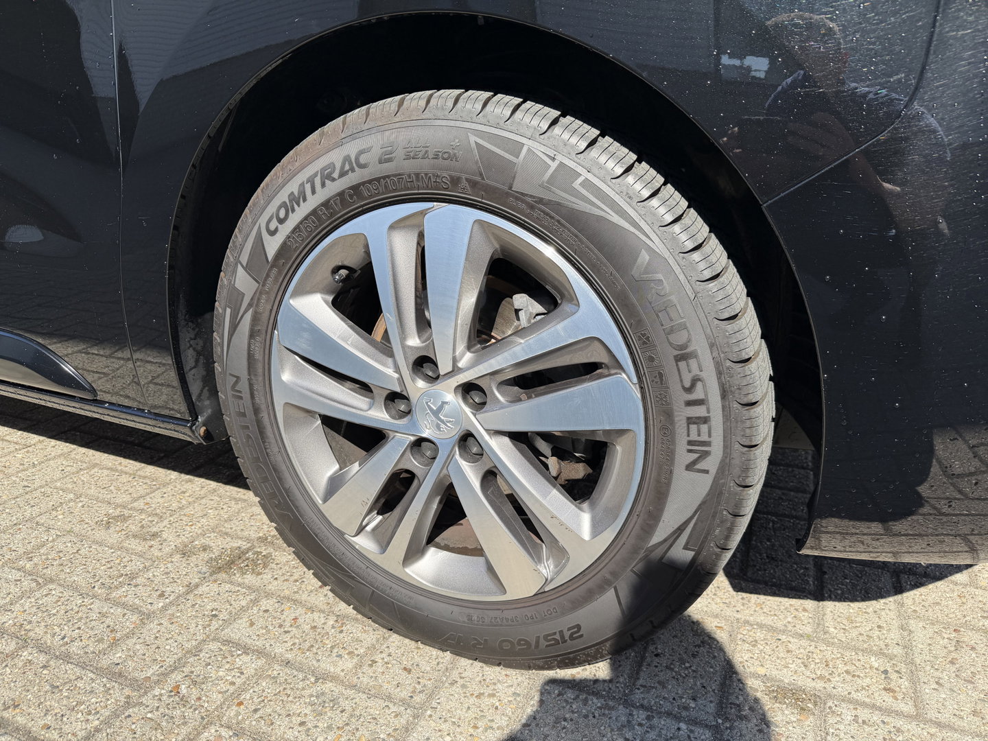 Peugeot Expert 2.0 BlueHDI 177pk automaat S&S L3H1 DC 5 persoons / vaste prijs rijklaar € 27.950 ex btw / lease vanaf € 456 / dubbele schuifdeur / euro 6 / bpm vrij / airco / cruise / navi / trekhaak !