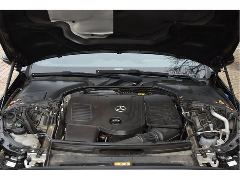 Mercedes-Benz C-Klasse 300 e AMG Line 313 pk | NL-Auto | 8x velgen + banden | Trekhaak | Open dak | Virtual cockpit | Camera | Carplay | Sfeerverlichting | Full LED | LM-Velgen | NAP