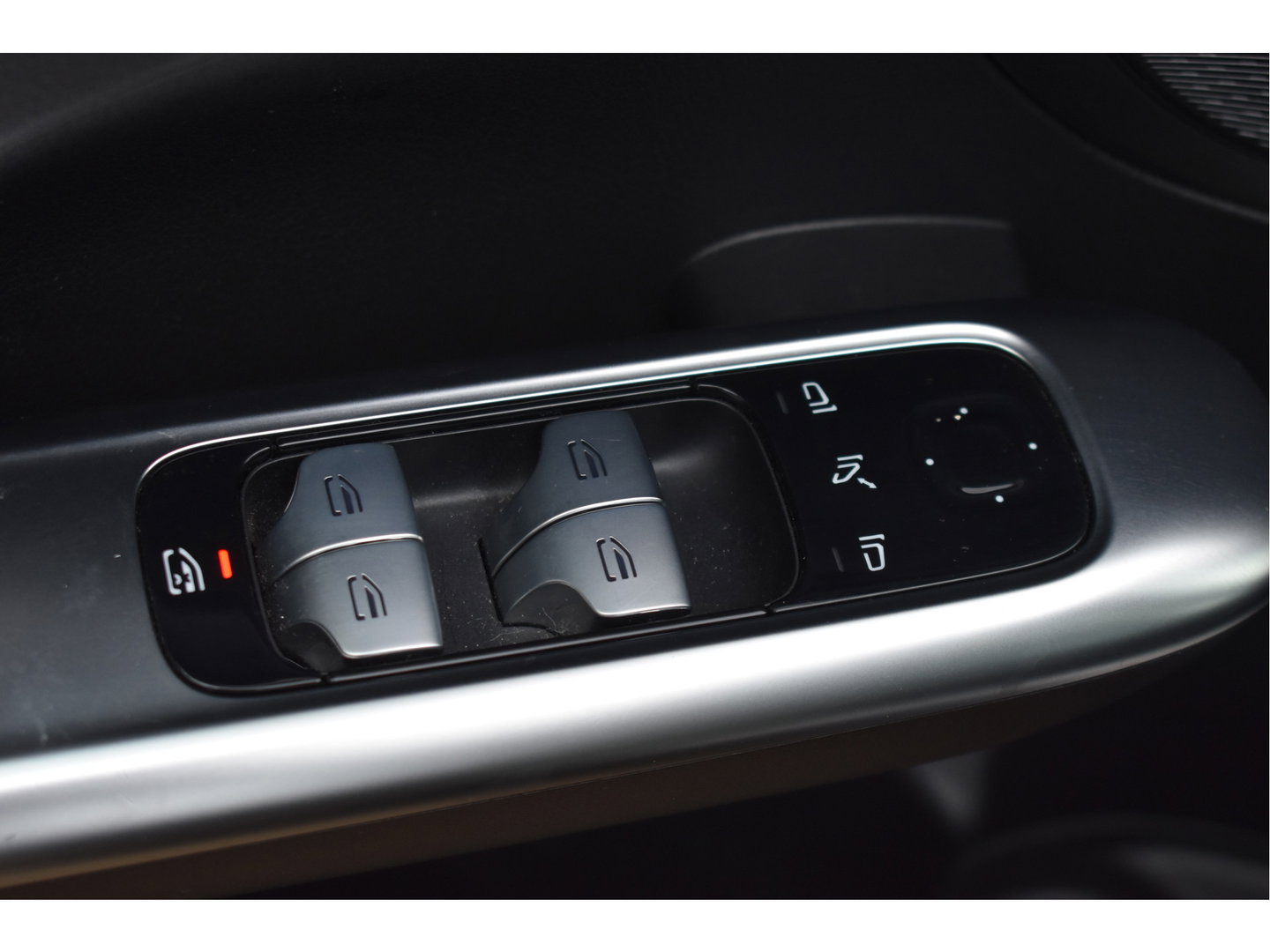 Mercedes-Benz C-Klasse 300 e AMG Line 313 pk | NL-Auto | 8x velgen + banden | Trekhaak | Open dak | Virtual cockpit | Camera | Carplay | Sfeerverlichting | Full LED | LM-Velgen | NAP