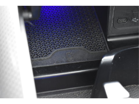 Mercedes-Benz C-Klasse 300 e AMG Line 313 pk | NL-Auto | 8x velgen + banden | Trekhaak | Open dak | Virtual cockpit | Camera | Carplay | Sfeerverlichting | Full LED | LM-Velgen | NAP