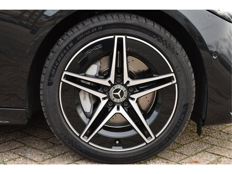 Mercedes-Benz C-Klasse 300 e AMG Line 313 pk | NL-Auto | 8x velgen + banden | Trekhaak | Open dak | Virtual cockpit | Camera | Carplay | Sfeerverlichting | Full LED | LM-Velgen | NAP