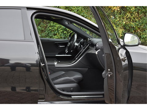 Mercedes-Benz C-Klasse 300 e AMG Line 313 pk | NL-Auto | 8x velgen + banden | Trekhaak | Open dak | Virtual cockpit | Camera | Carplay | Sfeerverlichting | Full LED | LM-Velgen | NAP
