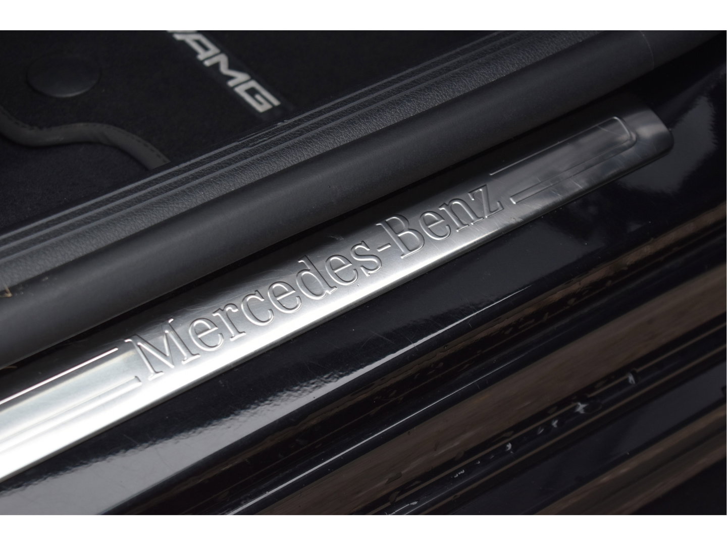 Mercedes-Benz C-Klasse 300 e AMG Line 313 pk | NL-Auto | 8x velgen + banden | Trekhaak | Open dak | Virtual cockpit | Camera | Carplay | Sfeerverlichting | Full LED | LM-Velgen | NAP