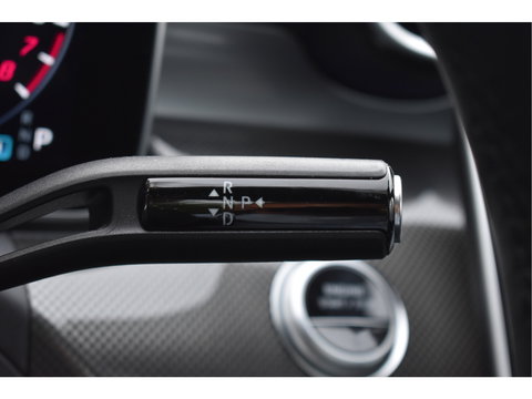 Mercedes-Benz C-Klasse 300 e AMG Line 313 pk | NL-Auto | 8x velgen + banden | Trekhaak | Open dak | Virtual cockpit | Camera | Carplay | Sfeerverlichting | Full LED | LM-Velgen | NAP