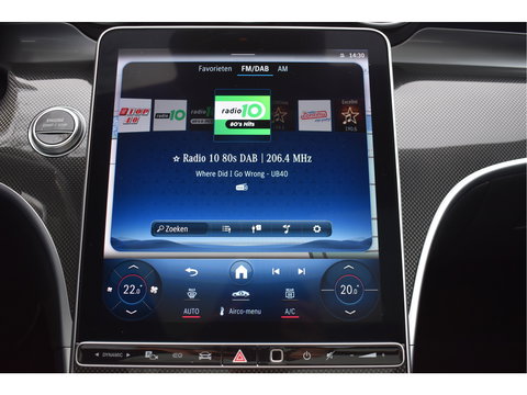 Mercedes-Benz C-Klasse 300 e AMG Line 313 pk | NL-Auto | 8x velgen + banden | Trekhaak | Open dak | Virtual cockpit | Camera | Carplay | Sfeerverlichting | Full LED | LM-Velgen | NAP