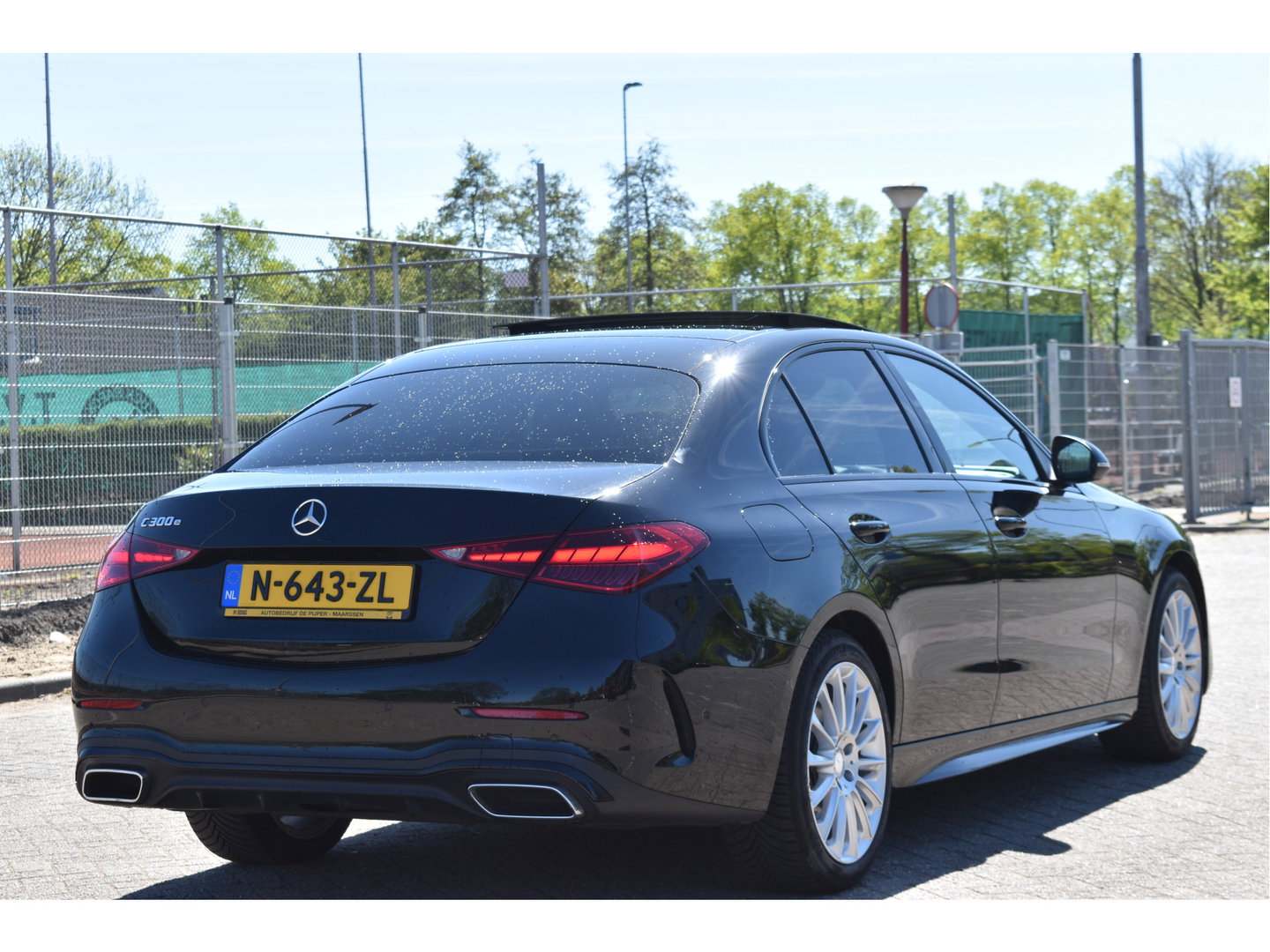 Mercedes-Benz C-Klasse 300 e AMG Line 313 pk | NL-Auto | 8x velgen + banden | Trekhaak | Open dak | Virtual cockpit | Camera | Carplay | Sfeerverlichting | Full LED | LM-Velgen | NAP