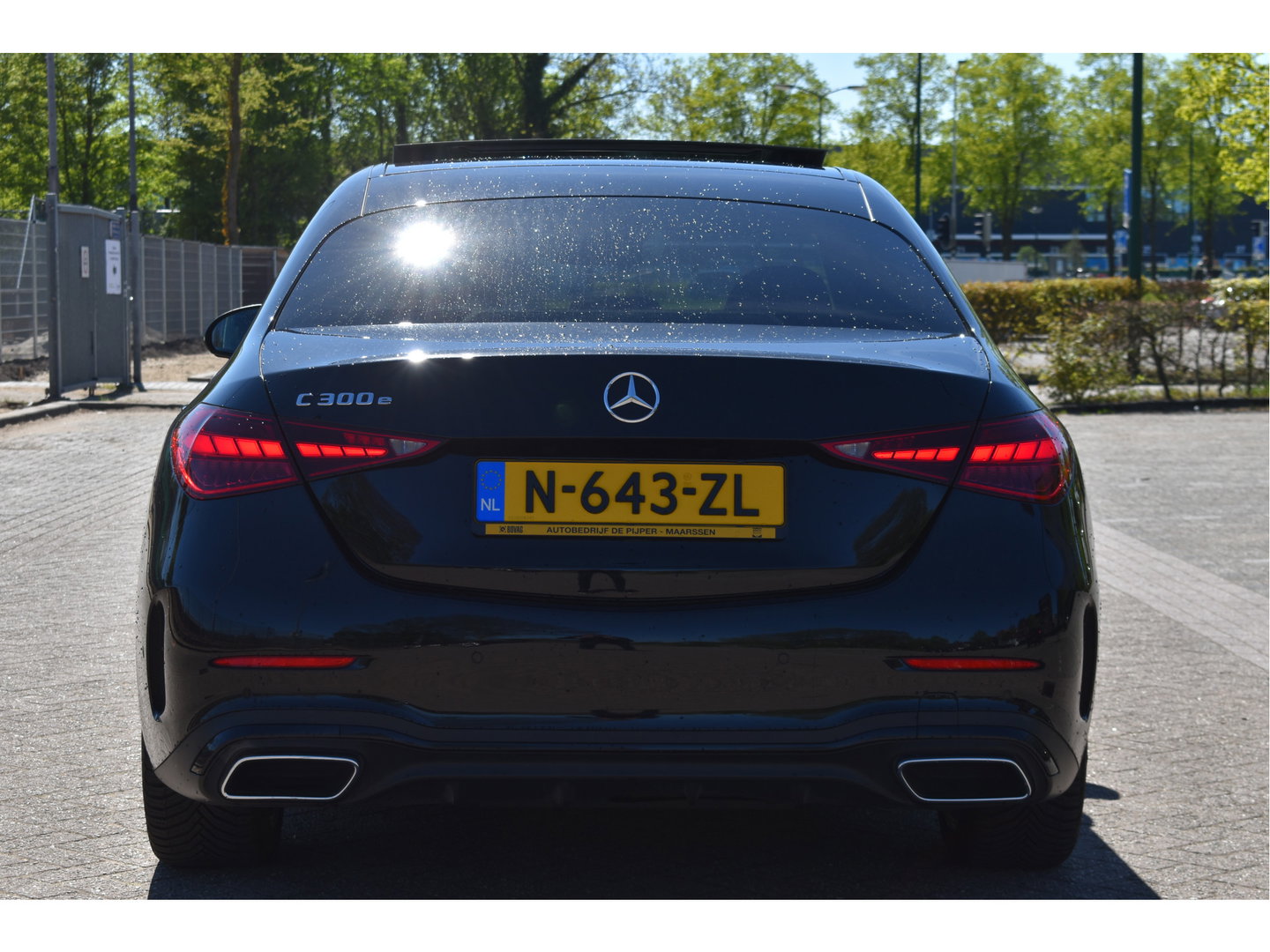 Mercedes-Benz C-Klasse 300 e AMG Line 313 pk | NL-Auto | 8x velgen + banden | Trekhaak | Open dak | Virtual cockpit | Camera | Carplay | Sfeerverlichting | Full LED | LM-Velgen | NAP