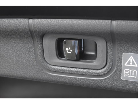 Mercedes-Benz C-Klasse 300 e AMG Line 313 pk | NL-Auto | 8x velgen + banden | Trekhaak | Open dak | Virtual cockpit | Camera | Carplay | Sfeerverlichting | Full LED | LM-Velgen | NAP