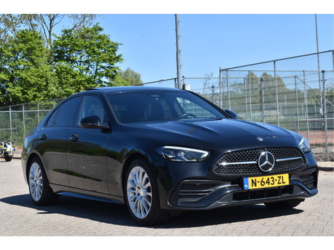 Mercedes-Benz C-Klasse 300 e AMG Line 313 pk | NL-Auto | 8x velgen + banden | Trekhaak | Open dak | Virtual cockpit | Camera | Carplay | Sfeerverlichting | Full LED | LM-Velgen | NAP