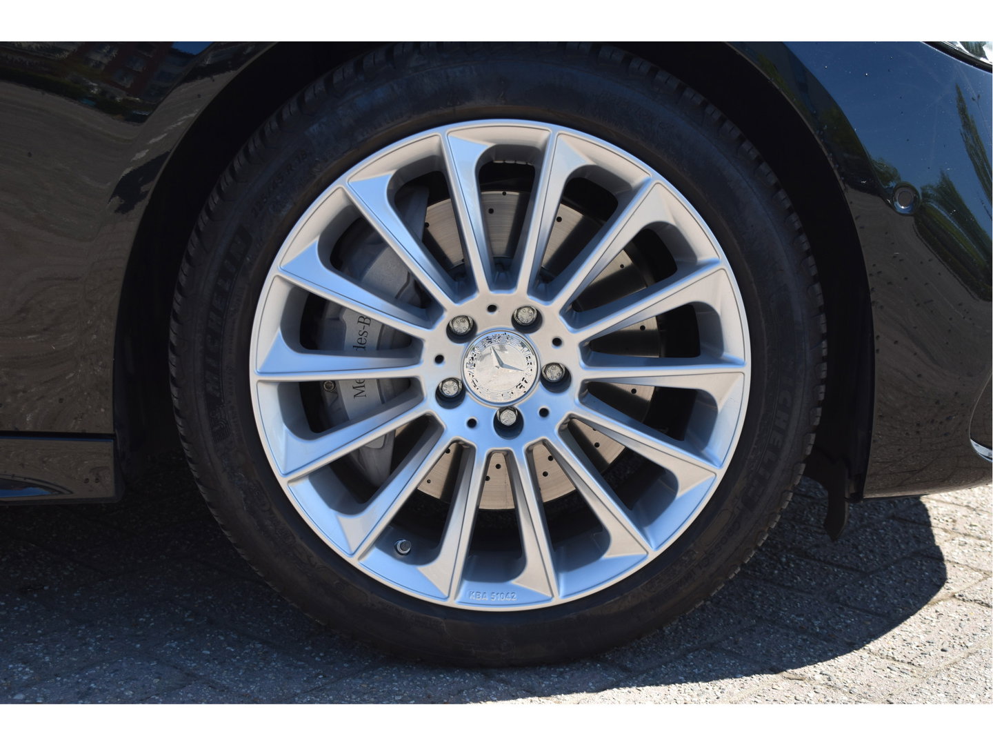 Mercedes-Benz C-Klasse 300 e AMG Line 313 pk | NL-Auto | 8x velgen + banden | Trekhaak | Open dak | Virtual cockpit | Camera | Carplay | Sfeerverlichting | Full LED | LM-Velgen | NAP