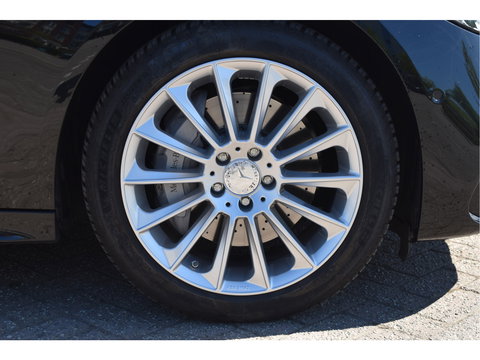 Mercedes-Benz C-Klasse 300 e AMG Line 313 pk | NL-Auto | 8x velgen + banden | Trekhaak | Open dak | Virtual cockpit | Camera | Carplay | Sfeerverlichting | Full LED | LM-Velgen | NAP