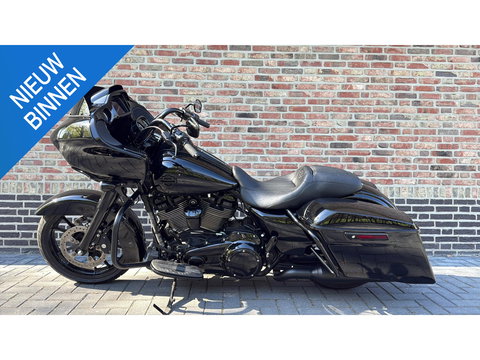 Harley Davidson 114 FLTRX Road Glide CVO Black Out 