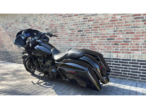 Harley Davidson 114 FLTRX Road Glide CVO Black Out 