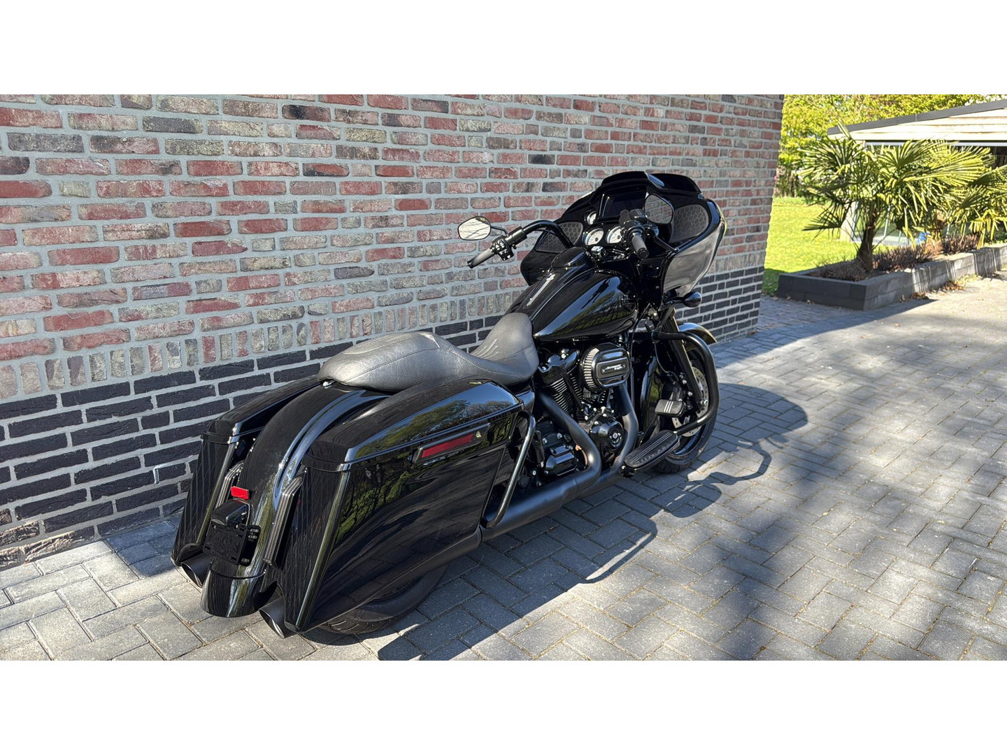 Harley Davidson 114 FLTRX Road Glide CVO Black Out 