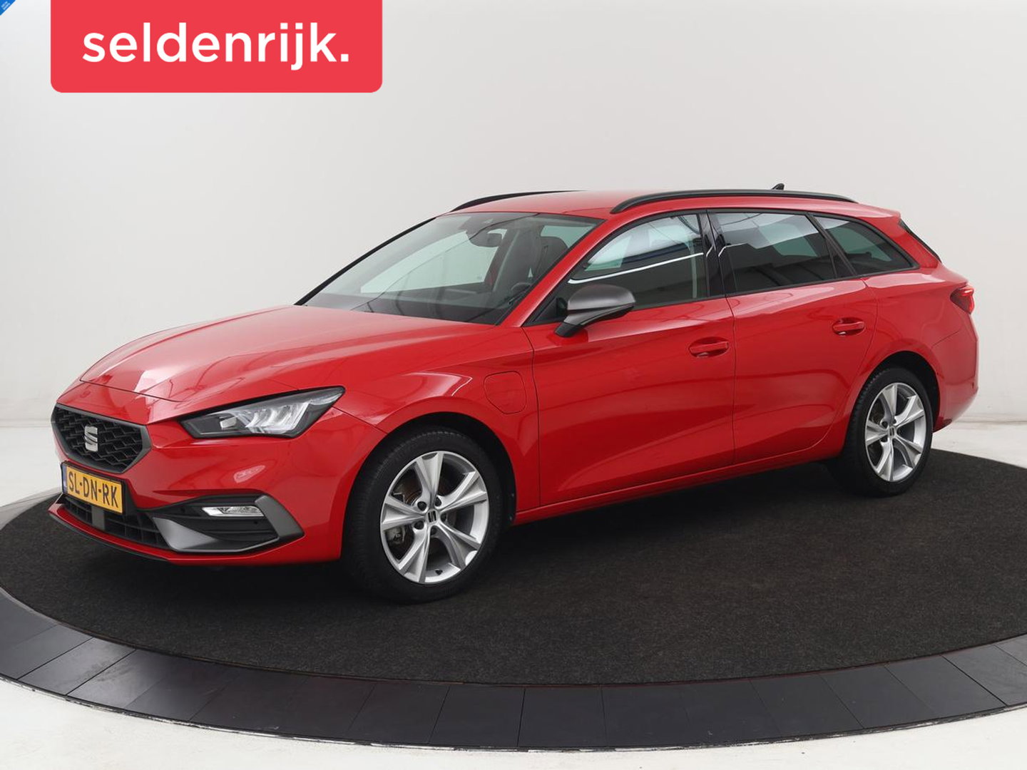 SEAT Leon 1.4 TSI eHybrid PHEV FR | SOH 97,5% | Stoelverwarming | Adaptive cruise | Sfeerverlichting | Navigatie | Parkeerhulp | Full LED | Stuurverwarming | Bluetooth | Plug In