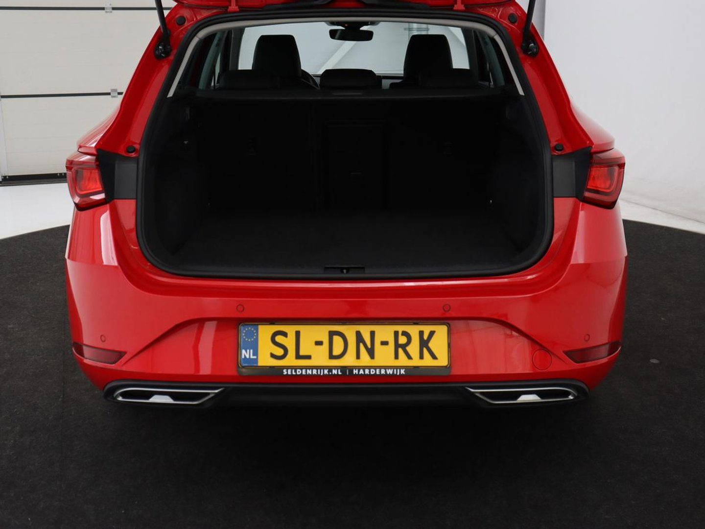 SEAT Leon 1.4 TSI eHybrid PHEV FR | SOH 97,5% | Stoelverwarming | Adaptive cruise | Sfeerverlichting | Navigatie | Parkeerhulp | Full LED | Stuurverwarming | Bluetooth | Plug In