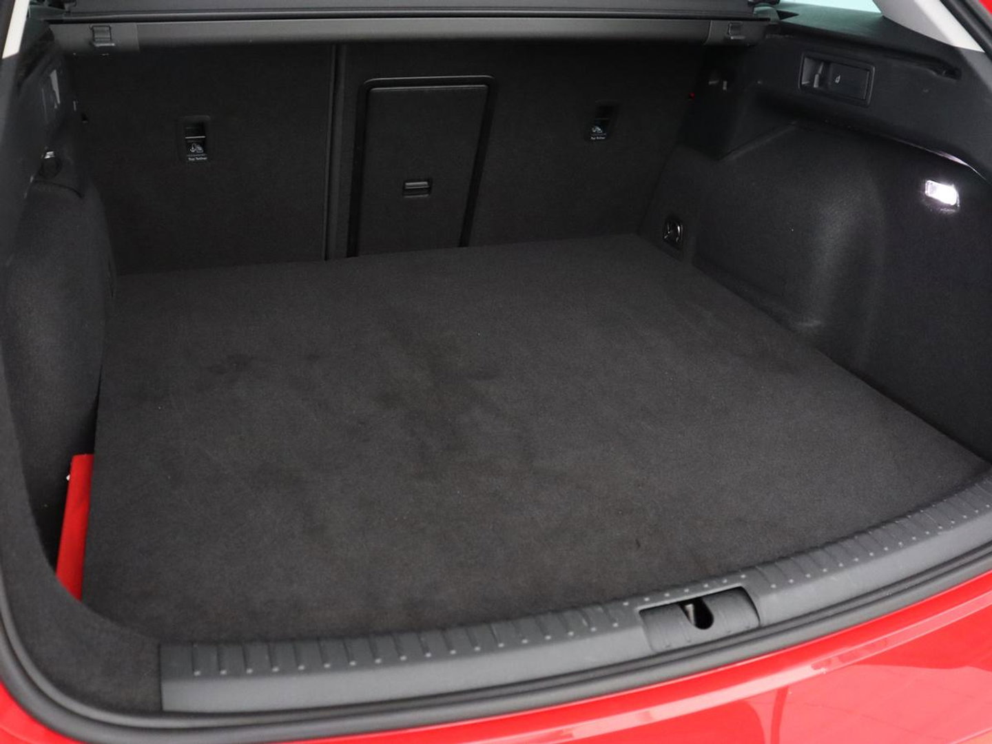 SEAT Leon 1.4 TSI eHybrid PHEV FR | SOH 97,5% | Stoelverwarming | Adaptive cruise | Sfeerverlichting | Navigatie | Parkeerhulp | Full LED | Stuurverwarming | Bluetooth | Plug In