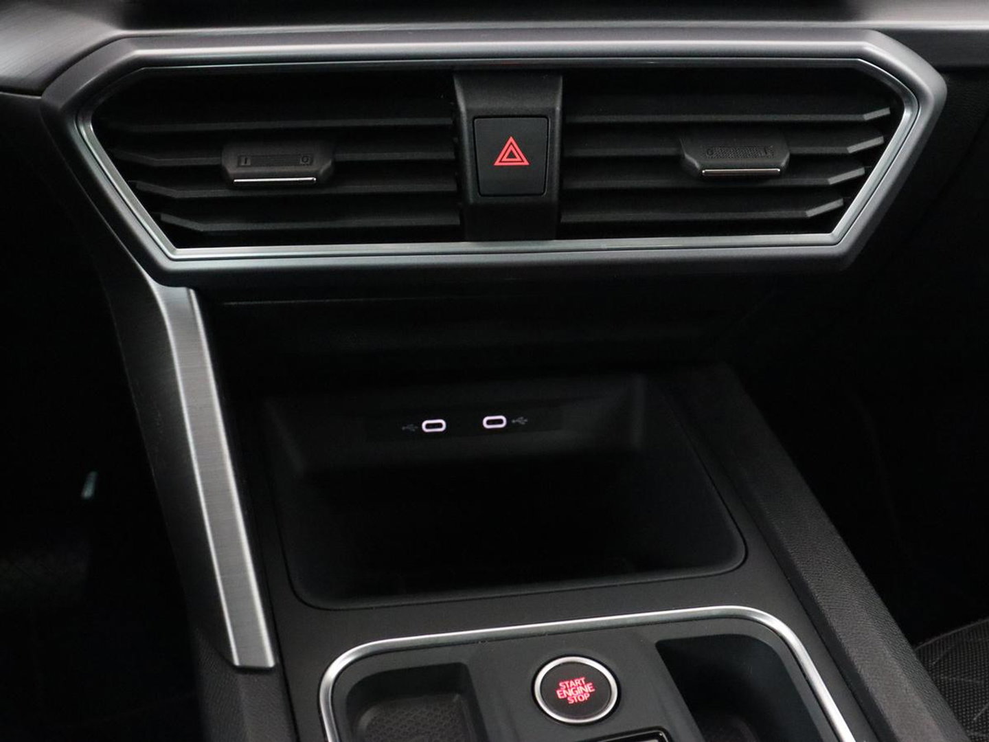 SEAT Leon 1.4 TSI eHybrid PHEV FR | SOH 97,5% | Stoelverwarming | Adaptive cruise | Sfeerverlichting | Navigatie | Parkeerhulp | Full LED | Stuurverwarming | Bluetooth | Plug In