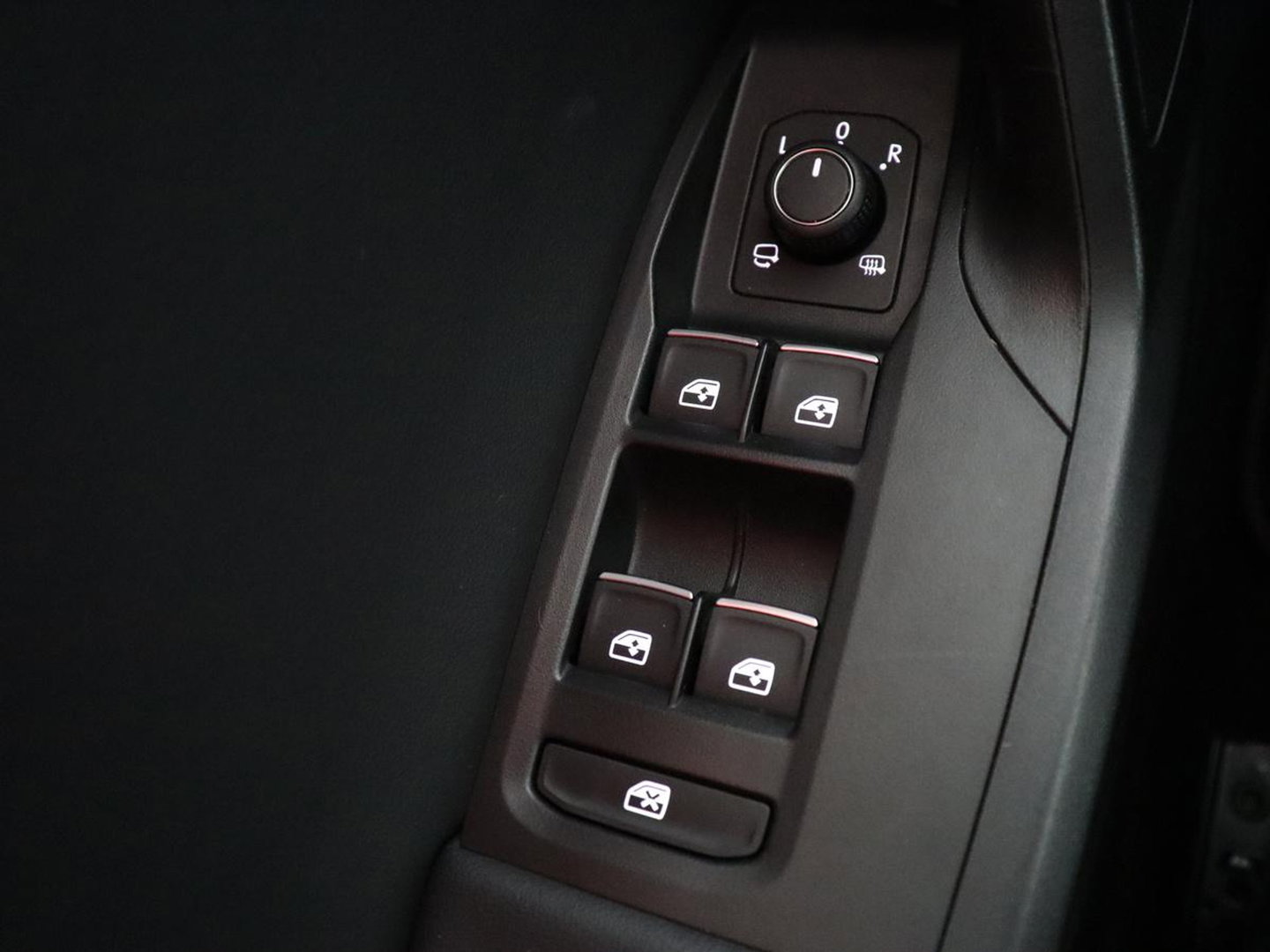 SEAT Leon 1.4 TSI eHybrid PHEV FR | SOH 97,5% | Stoelverwarming | Adaptive cruise | Sfeerverlichting | Navigatie | Parkeerhulp | Full LED | Stuurverwarming | Bluetooth | Plug In