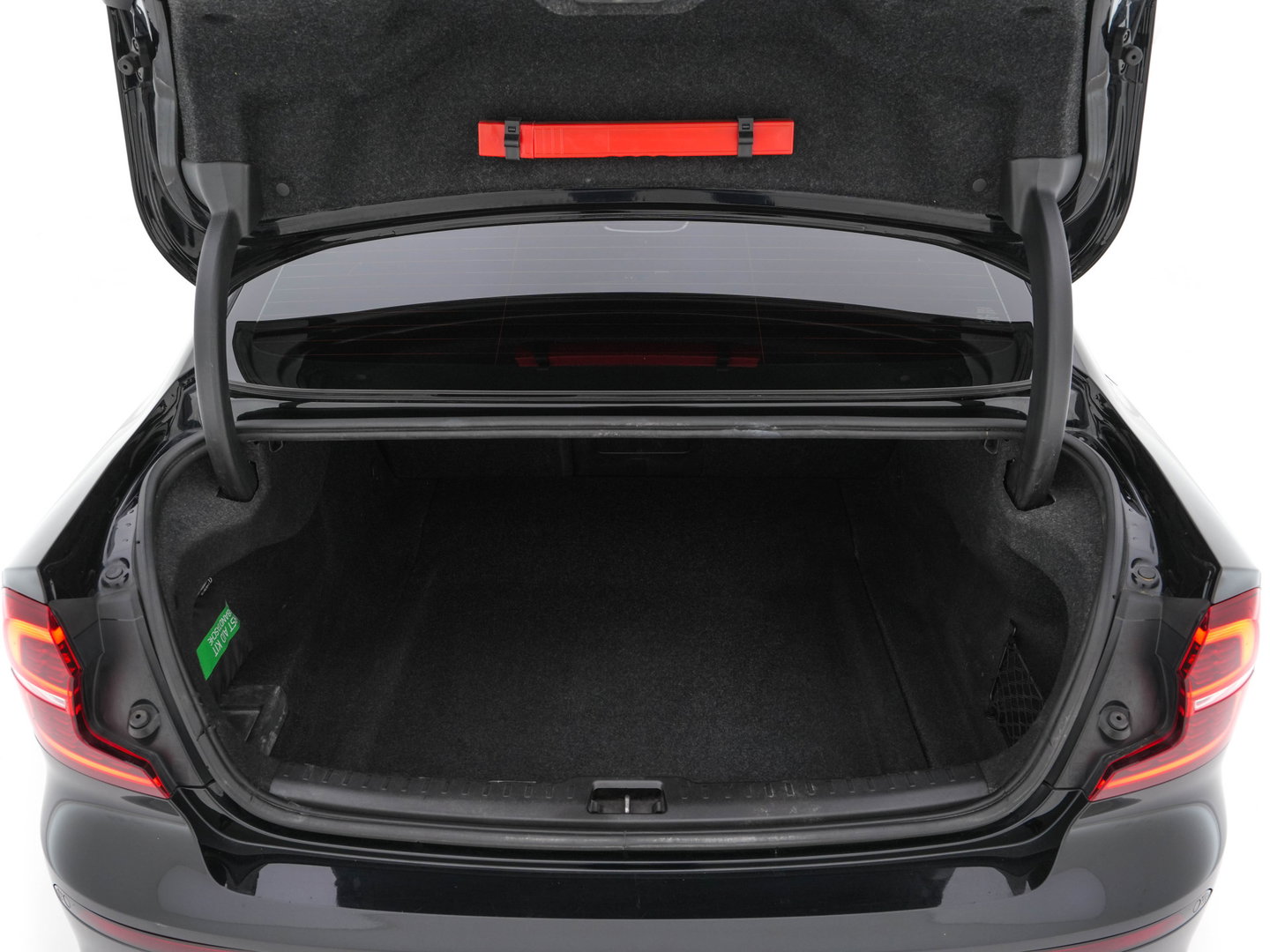 Volvo S60 2.0 B3 R-Design Black Edition (INCL-BTW) Aut. *FULL-LED | LEATHER | HEATED-R-SPORTSEATS | HARMAN/KARDON | MEMORY-PACK | CAMERA | NAVI-FULLMAP | ECC | PRIVACYGLASS | PDC | CRUISE | LANE-ASIST | DAB | DIGI-COCKPIT | TOWBAR