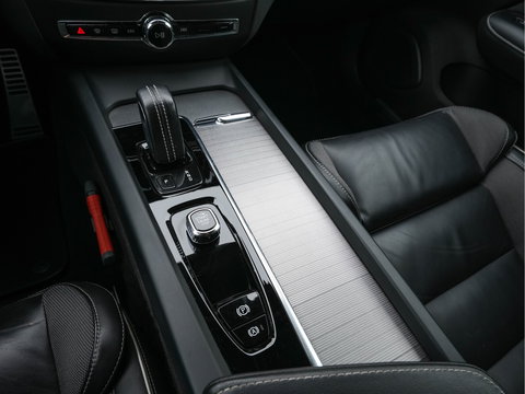 Volvo S60 2.0 B3 R-Design Black Edition (INCL-BTW) Aut. *FULL-LED | LEATHER | HEATED-R-SPORTSEATS | HARMAN/KARDON | MEMORY-PACK | CAMERA | NAVI-FULLMAP | ECC | PRIVACYGLASS | PDC | CRUISE | LANE-ASIST | DAB | DIGI-COCKPIT | TOWBAR