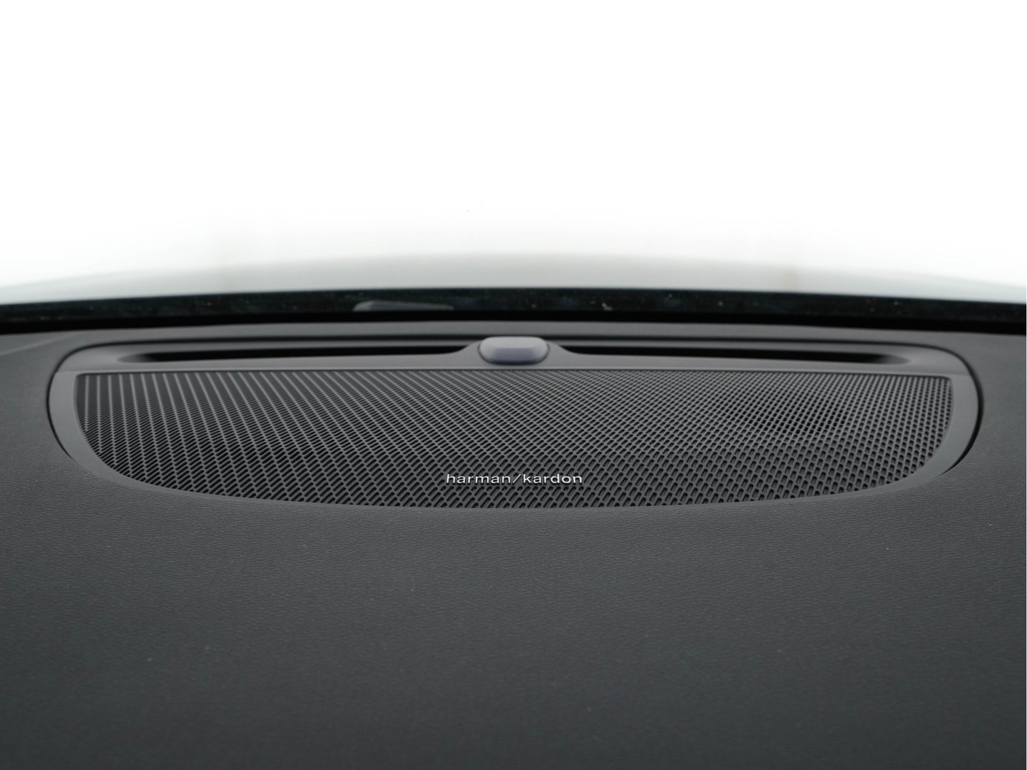 Volvo S60 2.0 B3 R-Design Black Edition (INCL-BTW) Aut. *FULL-LED | LEATHER | HEATED-R-SPORTSEATS | HARMAN/KARDON | MEMORY-PACK | CAMERA | NAVI-FULLMAP | ECC | PRIVACYGLASS | PDC | CRUISE | LANE-ASIST | DAB | DIGI-COCKPIT | TOWBAR