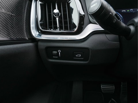 Volvo S60 2.0 B3 R-Design Black Edition (INCL-BTW) Aut. *FULL-LED | LEATHER | HEATED-R-SPORTSEATS | HARMAN/KARDON | MEMORY-PACK | CAMERA | NAVI-FULLMAP | ECC | PRIVACYGLASS | PDC | CRUISE | LANE-ASIST | DAB | DIGI-COCKPIT | TOWBAR