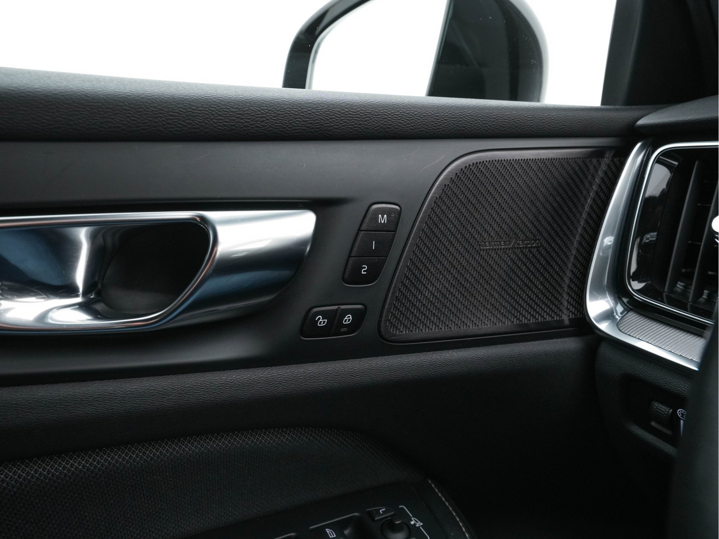 Volvo S60 2.0 B3 R-Design Black Edition (INCL-BTW) Aut. *FULL-LED | LEATHER | HEATED-R-SPORTSEATS | HARMAN/KARDON | MEMORY-PACK | CAMERA | NAVI-FULLMAP | ECC | PRIVACYGLASS | PDC | CRUISE | LANE-ASIST | DAB | DIGI-COCKPIT | TOWBAR