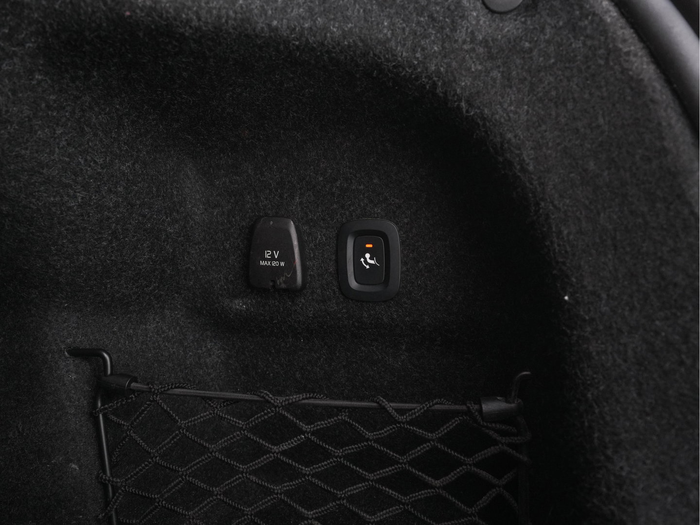 Volvo S60 2.0 B3 R-Design Black Edition (INCL-BTW) Aut. *FULL-LED | LEATHER | HEATED-R-SPORTSEATS | HARMAN/KARDON | MEMORY-PACK | CAMERA | NAVI-FULLMAP | ECC | PRIVACYGLASS | PDC | CRUISE | LANE-ASIST | DAB | DIGI-COCKPIT | TOWBAR