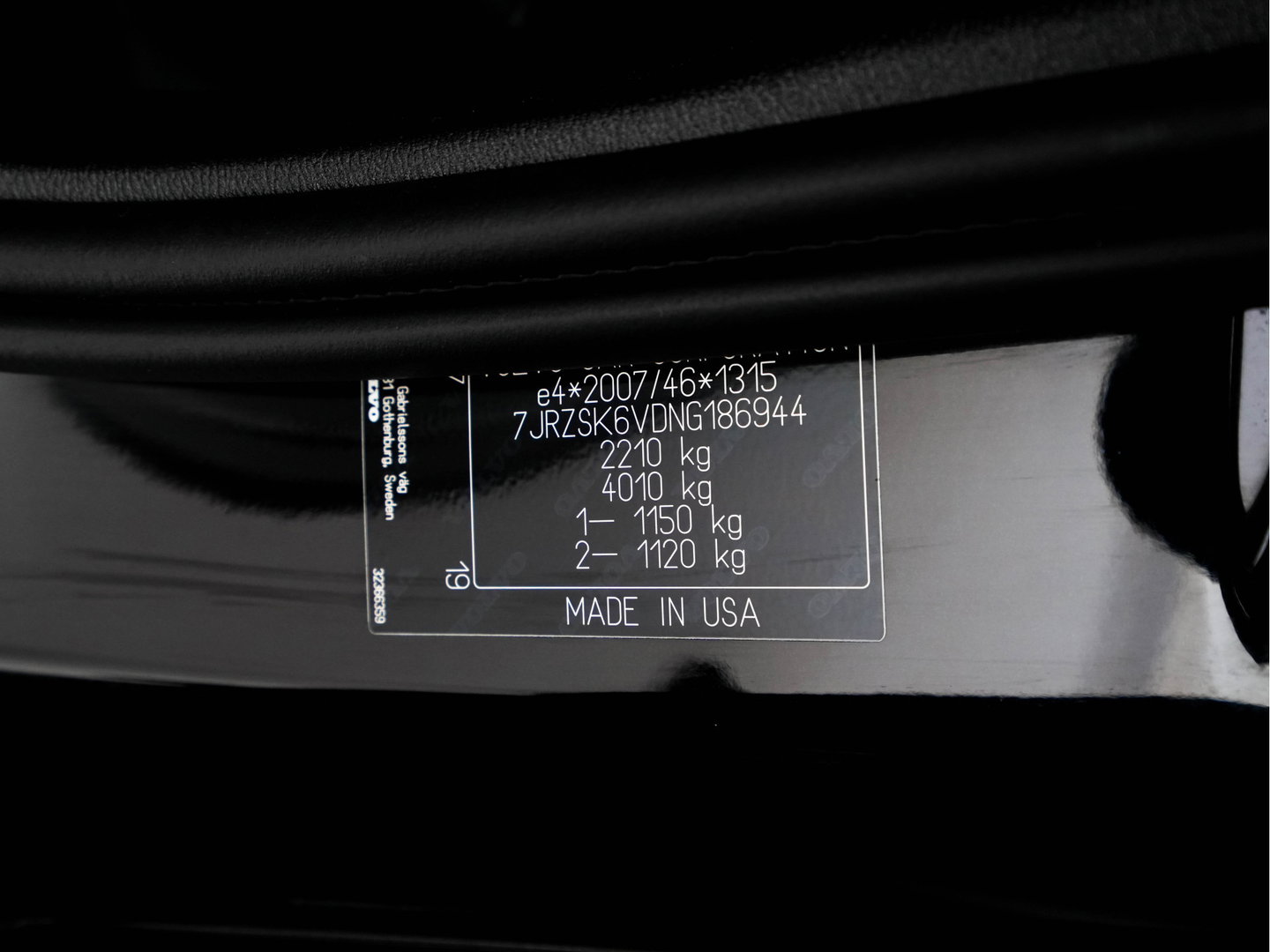 Volvo S60 2.0 B3 R-Design Black Edition (INCL-BTW) Aut. *FULL-LED | LEATHER | HEATED-R-SPORTSEATS | HARMAN/KARDON | MEMORY-PACK | CAMERA | NAVI-FULLMAP | ECC | PRIVACYGLASS | PDC | CRUISE | LANE-ASIST | DAB | DIGI-COCKPIT | TOWBAR