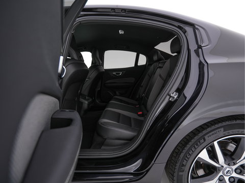 Volvo S60 2.0 B3 R-Design Black Edition (INCL-BTW) Aut. *FULL-LED | LEATHER | HEATED-R-SPORTSEATS | HARMAN/KARDON | MEMORY-PACK | CAMERA | NAVI-FULLMAP | ECC | PRIVACYGLASS | PDC | CRUISE | LANE-ASIST | DAB | DIGI-COCKPIT | TOWBAR