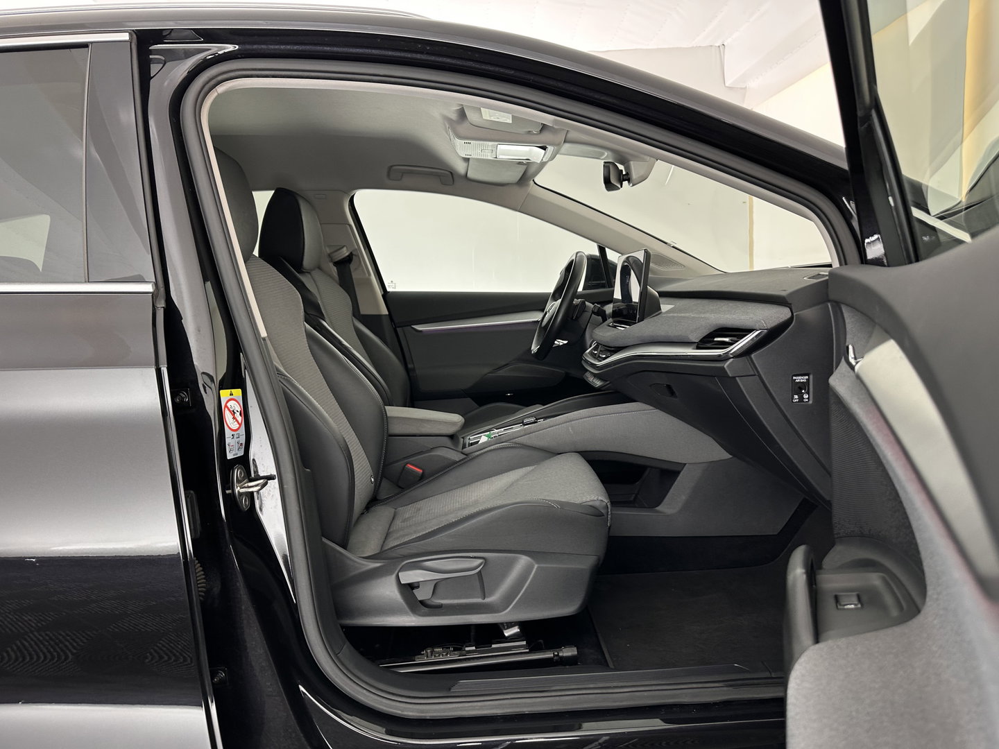 Škoda Enyaq iV 60 [ 3-Fase ] {SOH-87%} (INCL-BTW) *LEATHER-FABRIC | FULL-LED | ADAPTIVE-CRUISE | BLINDSPOT | DIGI-COCKPIT | CAMERA | KEYLESS | NAVI-FULLMAP | AMBIENT-LIGHT | ECC | HEATED-COMFORTSEATS | DAB+ | PDC | 20''ALU*