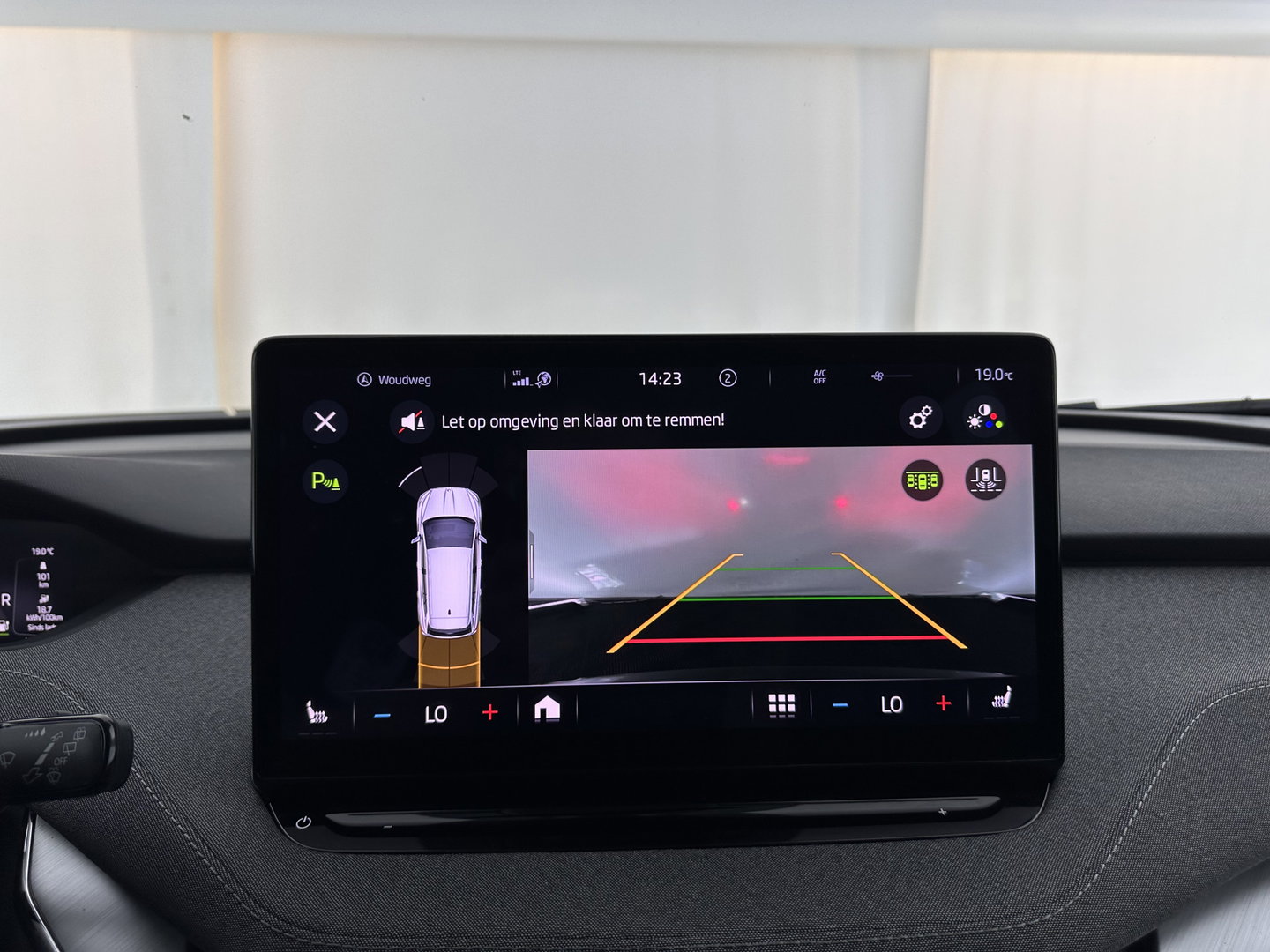 Škoda Enyaq iV 60 [ 3-Fase ] {SOH-87%} (INCL-BTW) *LEATHER-FABRIC | FULL-LED | ADAPTIVE-CRUISE | BLINDSPOT | DIGI-COCKPIT | CAMERA | KEYLESS | NAVI-FULLMAP | AMBIENT-LIGHT | ECC | HEATED-COMFORTSEATS | DAB+ | PDC | 20''ALU*