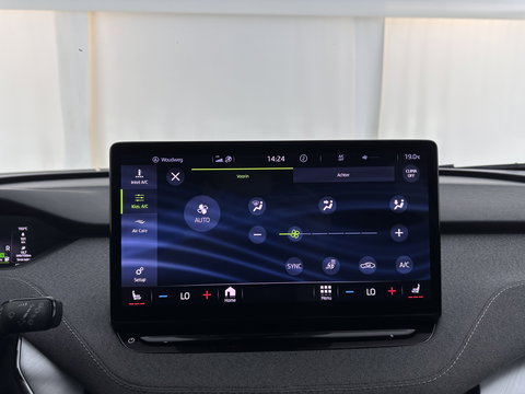 Škoda Enyaq iV 60 [ 3-Fase ] {SOH-87%} (INCL-BTW) *LEATHER-FABRIC | FULL-LED | ADAPTIVE-CRUISE | BLINDSPOT | DIGI-COCKPIT | CAMERA | KEYLESS | NAVI-FULLMAP | AMBIENT-LIGHT | ECC | HEATED-COMFORTSEATS | DAB+ | PDC | 20''ALU*