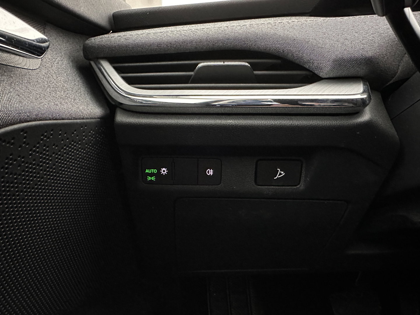 Škoda Enyaq iV 60 [ 3-Fase ] {SOH-87%} (INCL-BTW) *LEATHER-FABRIC | FULL-LED | ADAPTIVE-CRUISE | BLINDSPOT | DIGI-COCKPIT | CAMERA | KEYLESS | NAVI-FULLMAP | AMBIENT-LIGHT | ECC | HEATED-COMFORTSEATS | DAB+ | PDC | 20''ALU*