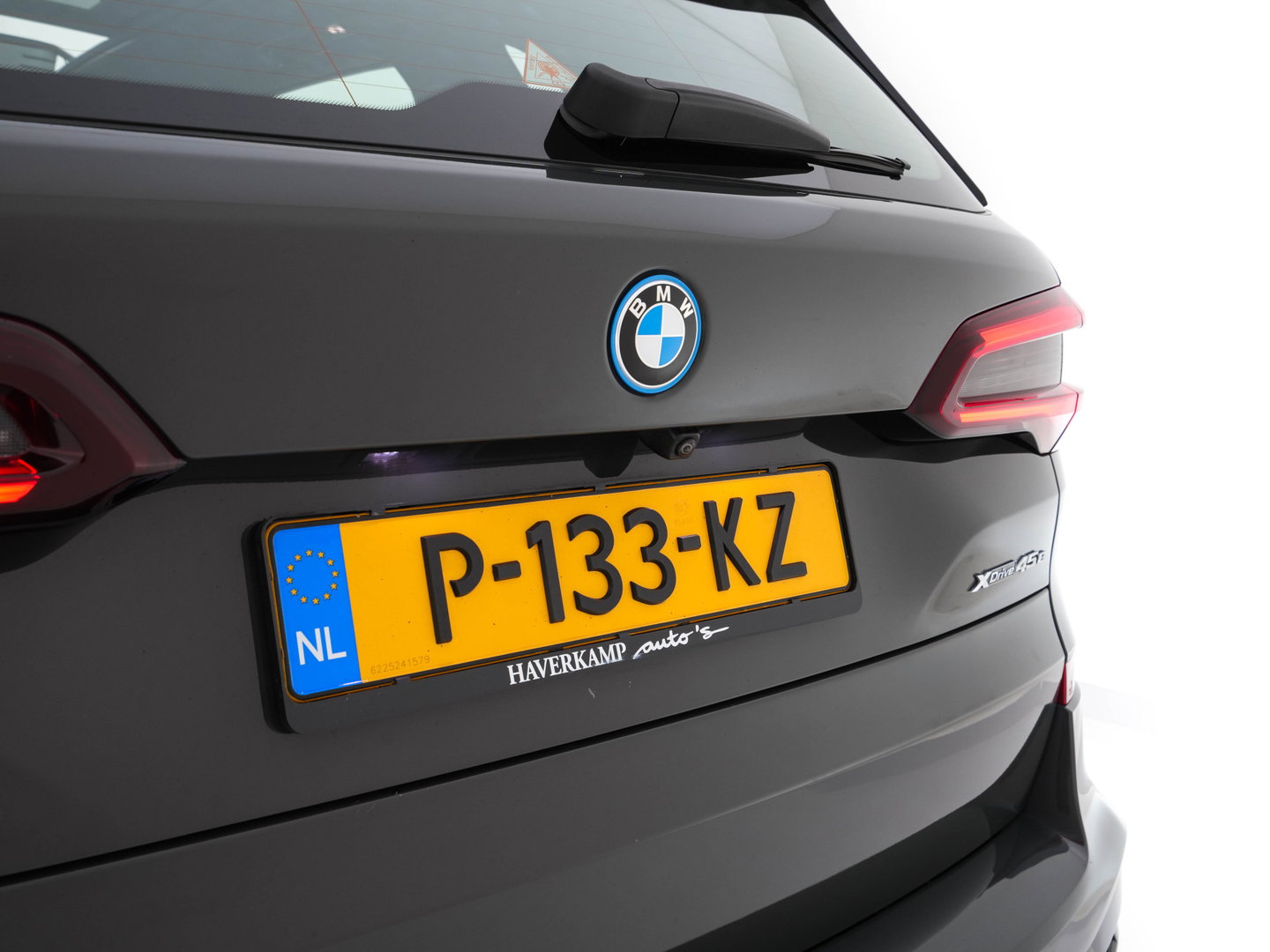 BMW X5 xDrive45e M-Sportpack High Executive (Plug-In) (INCL-BTW) Aut. *PANO | LEATHER |  HEAD-UP | LASERLIGHT | ADAPTIVE-CRUISE | TOPVIEW | BLINDSPOT | MEMORY-PACK | MASSAGE | HIFI-SOUND | HEATED-SPORTSEATS | NAVI-FULLMAP | DIGI-COCKPIT | 22''AL