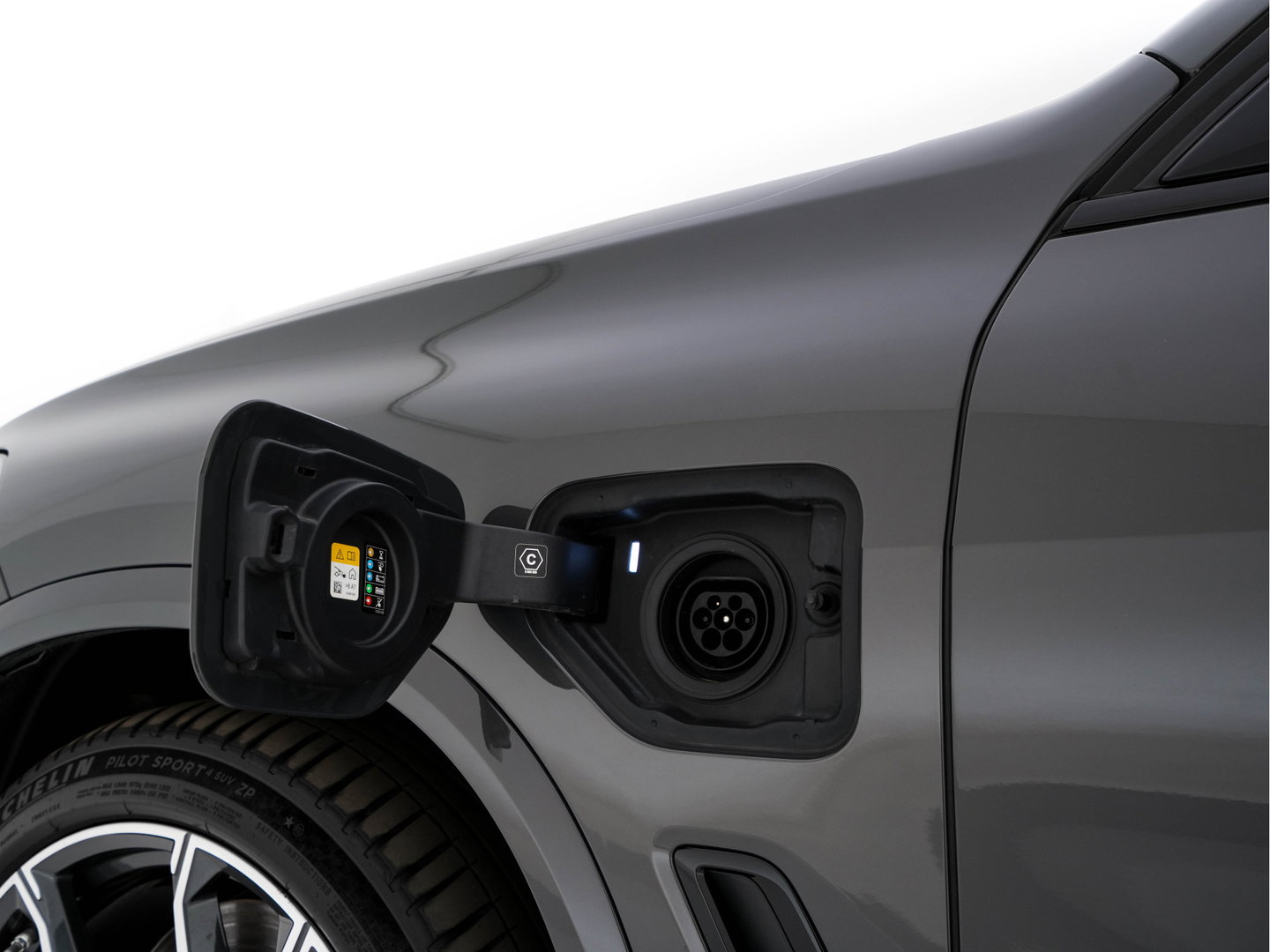 BMW X5 xDrive45e M-Sportpack High Executive (Plug-In) (INCL-BTW) Aut. *PANO | LEATHER |  HEAD-UP | LASERLIGHT | ADAPTIVE-CRUISE | TOPVIEW | BLINDSPOT | MEMORY-PACK | MASSAGE | HIFI-SOUND | HEATED-SPORTSEATS | NAVI-FULLMAP | DIGI-COCKPIT | 22''AL