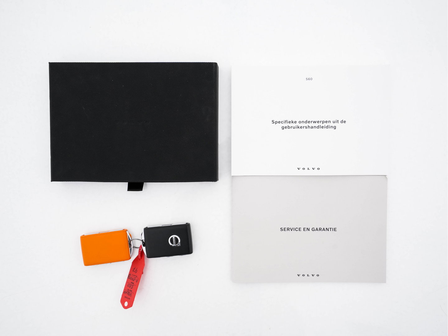 Volvo S60 2.0 B3 R-Design Black Edition (INCL-BTW) Aut. *FULL-LED | LEATHER | HEATED-R-SPORTSEATS | HARMAN/KARDON | MEMORY-PACK | CAMERA | NAVI-FULLMAP | ECC | PRIVACYGLASS | PDC | CRUISE | LANE-ASIST | DAB | DIGI-COCKPIT | TOWBAR