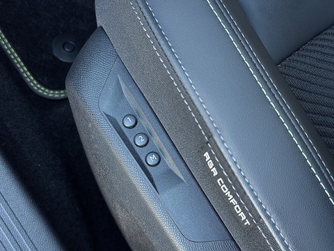 Peugeot 308 SW 1.6 Plug-in Hybrid 225 GT | Apple Carplay | Android Auto | 360° Camera | Adaptieve Cruise Control | Lane Assist | Stuurverwarming | Sfeerverlichting | DAB+ | Memory Stoel |