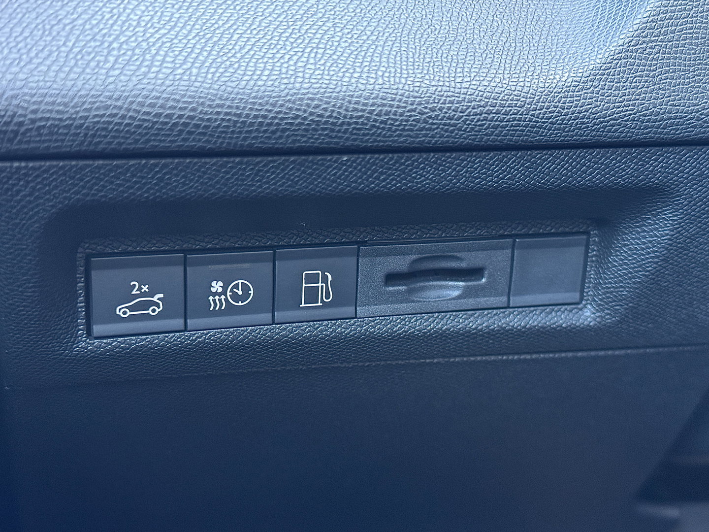 Peugeot 308 SW 1.6 Plug-in Hybrid 225 GT | Apple Carplay | Android Auto | 360° Camera | Adaptieve Cruise Control | Lane Assist | Stuurverwarming | Sfeerverlichting | DAB+ | Memory Stoel |