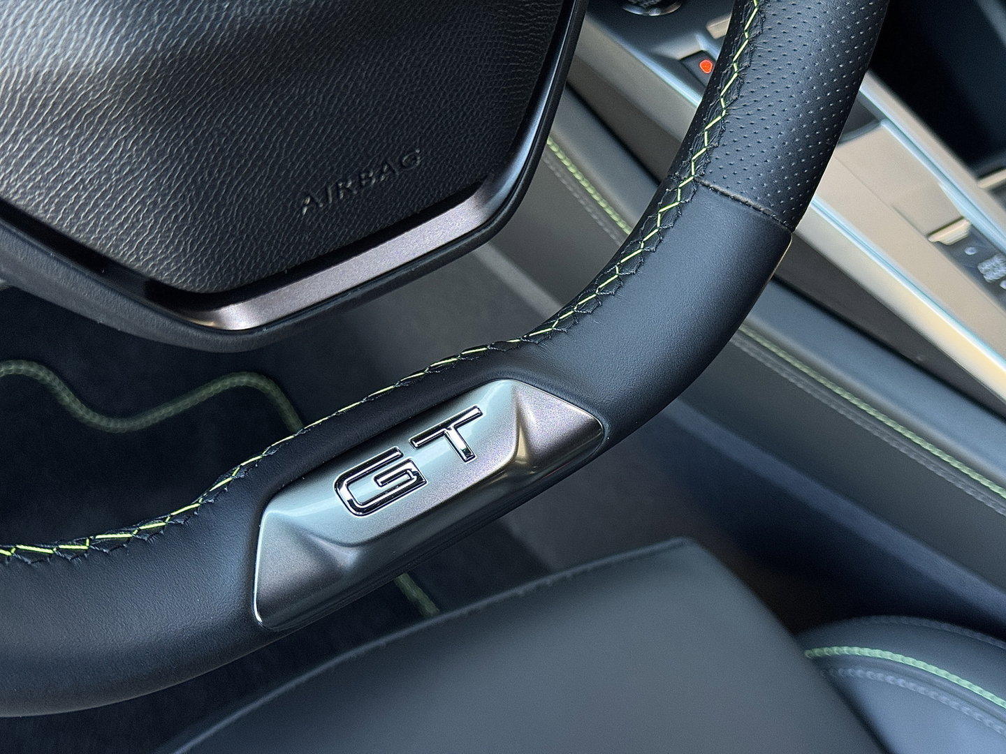 Peugeot 308 SW 1.6 Plug-in Hybrid 225 GT | Apple Carplay | Android Auto | 360° Camera | Adaptieve Cruise Control | Lane Assist | Stuurverwarming | Sfeerverlichting | DAB+ | Memory Stoel |