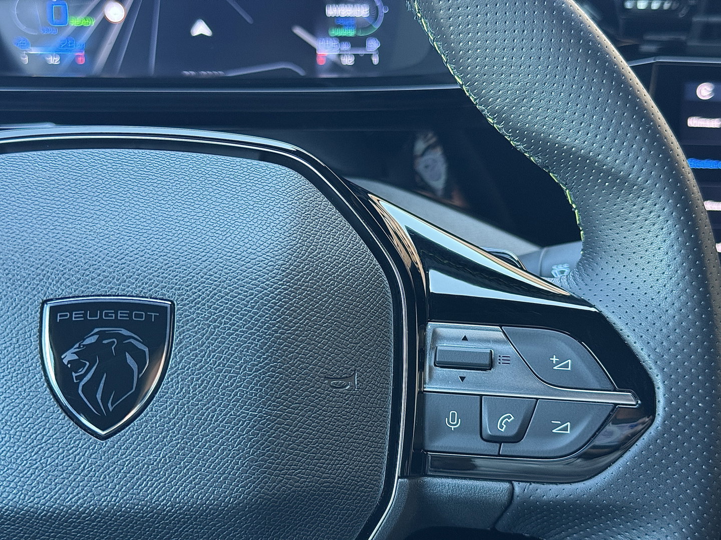 Peugeot 308 SW 1.6 Plug-in Hybrid 225 GT | Apple Carplay | Android Auto | 360° Camera | Adaptieve Cruise Control | Lane Assist | Stuurverwarming | Sfeerverlichting | DAB+ | Memory Stoel |